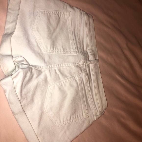 Old Navy shorts white - Picture 3 of 3